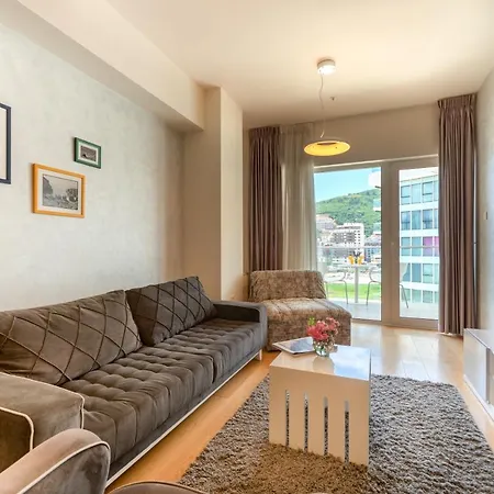 Luxury Artiani شقة بودفا